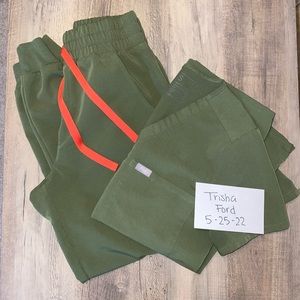 Figs Dark Olive XS Catarina Scrub Top and XSP High Waisted Zamora Scrub Bottoms!